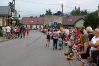 W oczekiwaniu na korowód dożynkowy, ul. 1 Maja